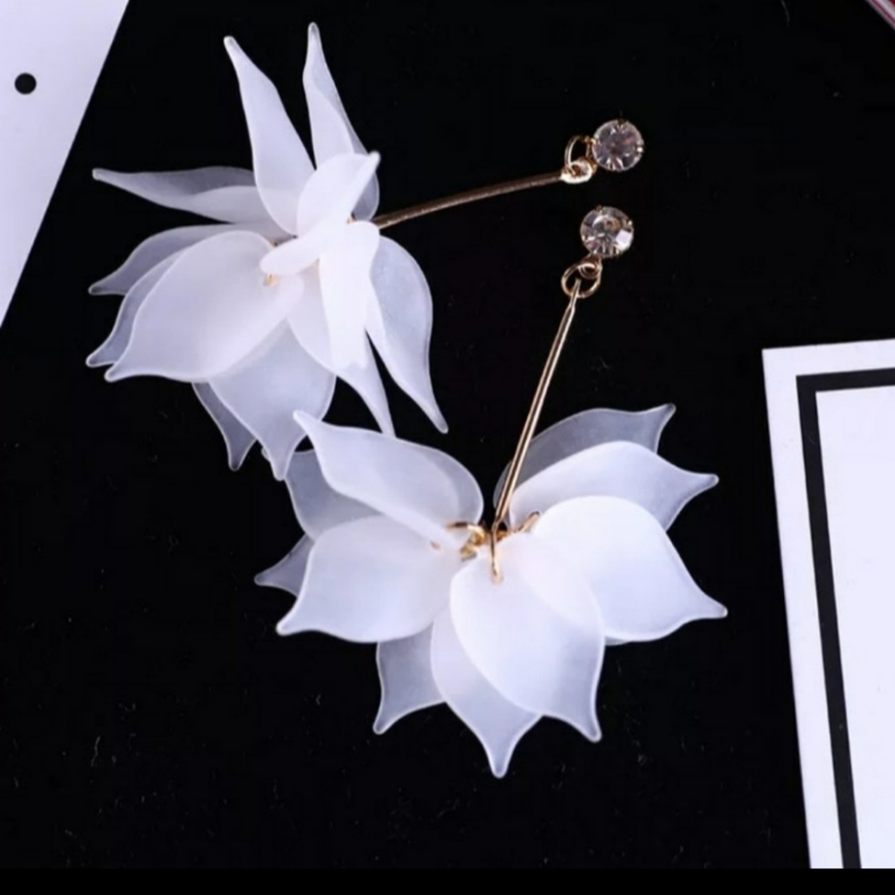 Boho Flower Dangle Earrings - Picture 2 of 3
